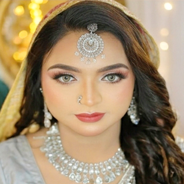 এলিগেন্ট ব্রাইডাল লুক